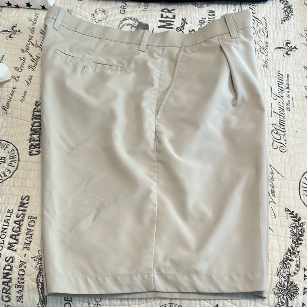 Callaway men’s golf shorts. Size 40